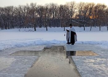 Крещение, прорубь-фото из Фейсбука