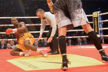 Олександр Гвоздик нокаутував Адоніса Стівенсона і став чемпіоном світу