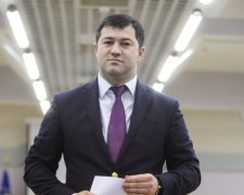 Борец с iPhone7 попался с контрабандными часами