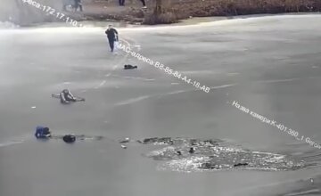 Патрульные спасли людей из воды, facebook.com/mvs.gov.ua