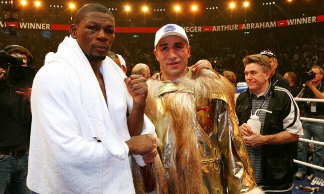 Екс-чемпіон світу з боксу побив свою дівчину
