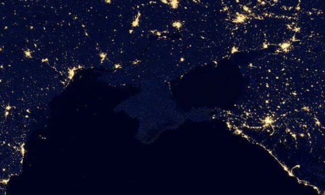 Фото дня: вид обесточенного аннексированного Крыма с космоса