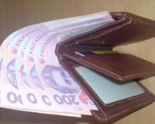 Порошенко утвердил повышение пенсий и зарплат бюджетникам