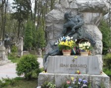 Во Львове отреставрировали могилу Ивана Франко