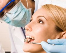 Простые и дешевые средства избавят от распространенной проблемы с зубами