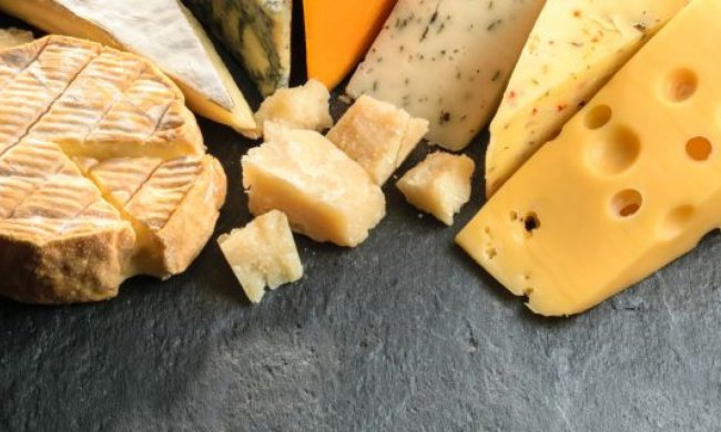 Радійте, сиромани: медики спростували міф про шкоду деяких молочних продуктів