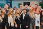 Володимир Зеленський з шампанським здивував українців: "Ні обіцянок, ні пробачень"