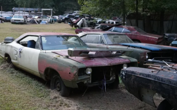 Кладовище Dodge і Plymouth, кадр з відео