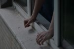 З іграшкою в руках: містичне самогубство жінки до жаху перелякало Київ