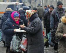 Главное за ночь: Порошенко в ДБР, пытки бюрократов для пенсионеров и суд над подрывниками Донецкого аэропорта