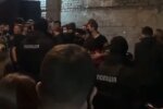 Виламали двері та повалили всіх на підлогу: тусовщикам нічного клубу дохідливо нагадали про карантин вихідного дня