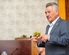 Екс-мер Києва Олександр Омельченко в жаху від доріг столиці: претензії пред'явити нікому