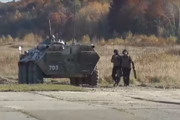 Під Львовом заражених вірусом солдатів "лікують" у затоплених наметах - ганебне відео довело українців до чортиків
