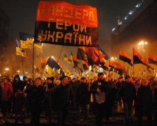 Марші на честь Бандери: у містах активізувались копи та військові