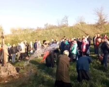 Священик / скріншот з відео