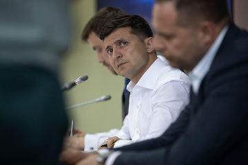 Зеленський влаштував масові чистки в лавах держслужбовців: повний список голів, котрі "полетіли" з посад