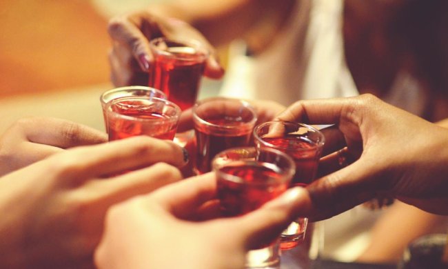 Ризик, похмілля, важкий випадок і не тільки: медики розділили алкоголіків на п'ять типів