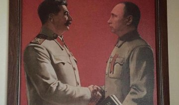 "Любителям вбивати людей": у мережі висміяли картину зі Сталіним і Путіним (фото)