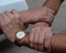 Наші руки не для нудьги: вчені розповіли, чому людині замало кінцівок