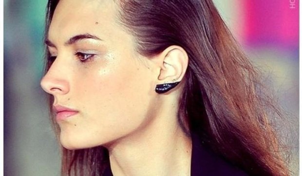 Пользователи Instagram массово красят уши (фото)