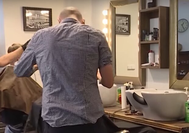 Скрин, видео YouTube парикмахер