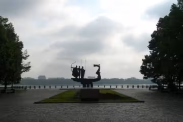 Наводницкий парк украсила необычная клумба (ВИДЕО)