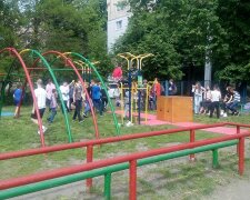 Отрута по всьому місту: харківських собачників залякують моторошною страшилкою