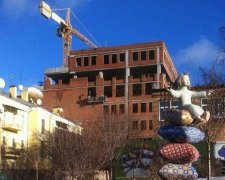 Скандально відому висотку в центрі Києва "вкоротили"