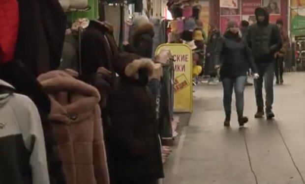Ринок Барабашово, кадр з репортажу каналу Simon: YouTube