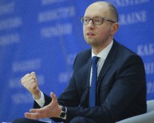 Золотовалютні резерви України сягнуть 12 млрд $ – Яценюк 