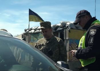 ТЦК и полиция. Фото: скрин youtube