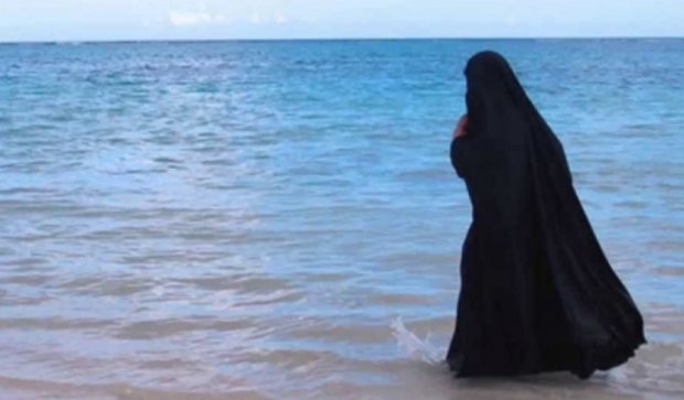 Аллах запрещает: мусульманка едва не утонула из верности
