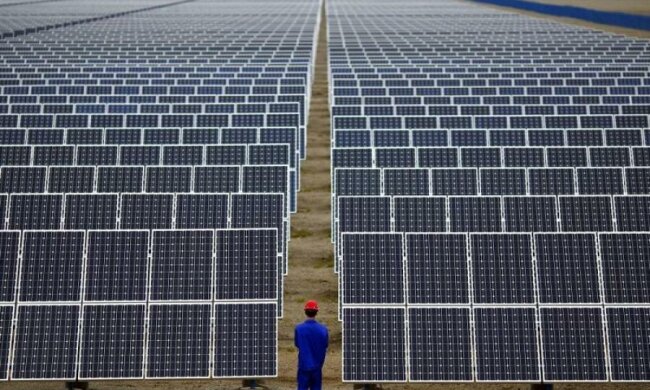 За рік кількість сонячних панелей зросла на третину