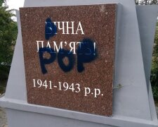 Запорізькі вандали розгромили відомий пам'ятник, жителі лютують: "Сльози застилають очі"