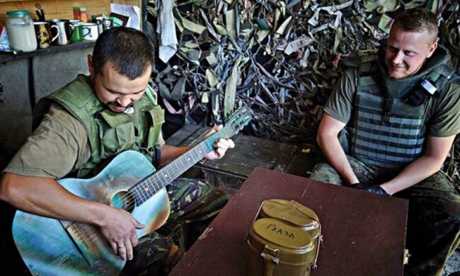 «Карпатская сечь» и «Дикая утка» поселились под Донецким аэропортом (фото) 