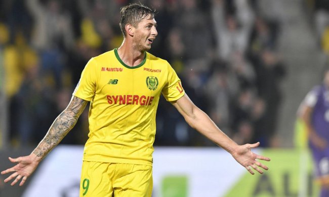 Літак з футболістом Еміліано Сала на борту зник з радарів