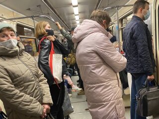 Украинцы в метро, фото: Знай.ua