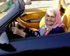 Пока вы варитесь в маршрутках: свекровь топ-чиновницы купила на пенсию Rolls-Royce