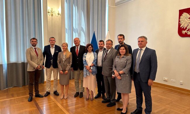 Валерій Дубіль: За час великої війни ми доставили в Україну через Польщу більше 100 контейнерів з благодійною допомогою