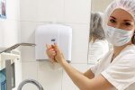 Роженица пришла к врачу с огромными синяками на животе - акушеры применили прием, который лишь навредит при родах