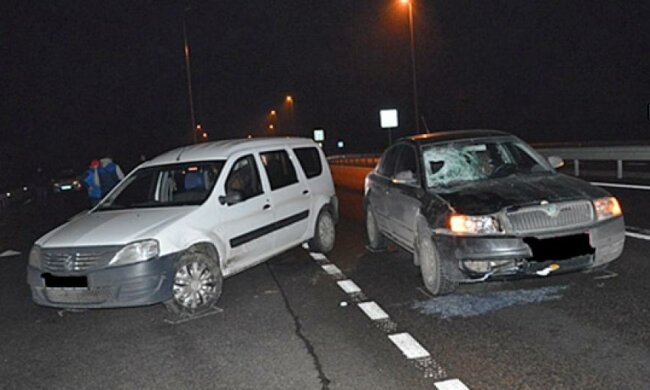 Пішохода переїхали відразу два автомобілі