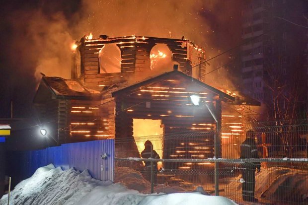 Кара Господня взошла на Киев, горит известный храм, город в панике: видео