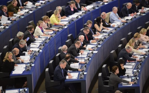 Европарламент назначил дату голосования за безвиз для Украины