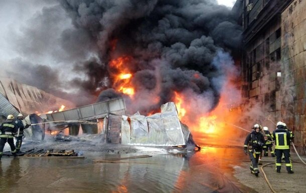 Пожежа спалахнула в центрі Києва, під загрозою - "будинок" Клімкіна: що відомо