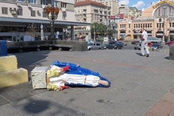 В Киеве Богородица свалилась с места памятника Ленину
