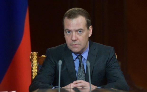 Медведев о взрыве в питерском метро: мы наступили на горло террористам