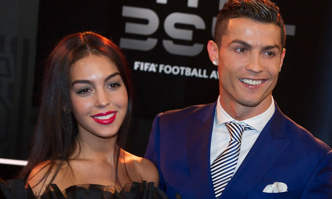 Девушка Роналду предстала в необычной роли: сама загадочность