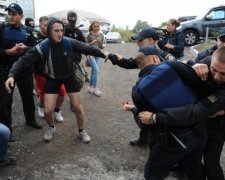 Кучма побил активиста: в сети показали видео эпической схватки