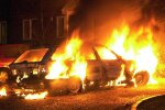 У Києві машина спалахнула, як коктейль Молотова, рятувальники не встигли: кадри з вогню