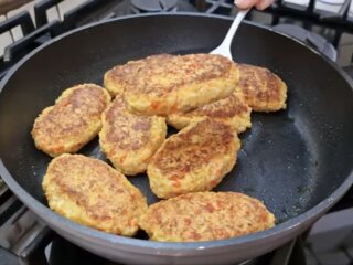 Котлеты из перловки: фото скрин Ютуб